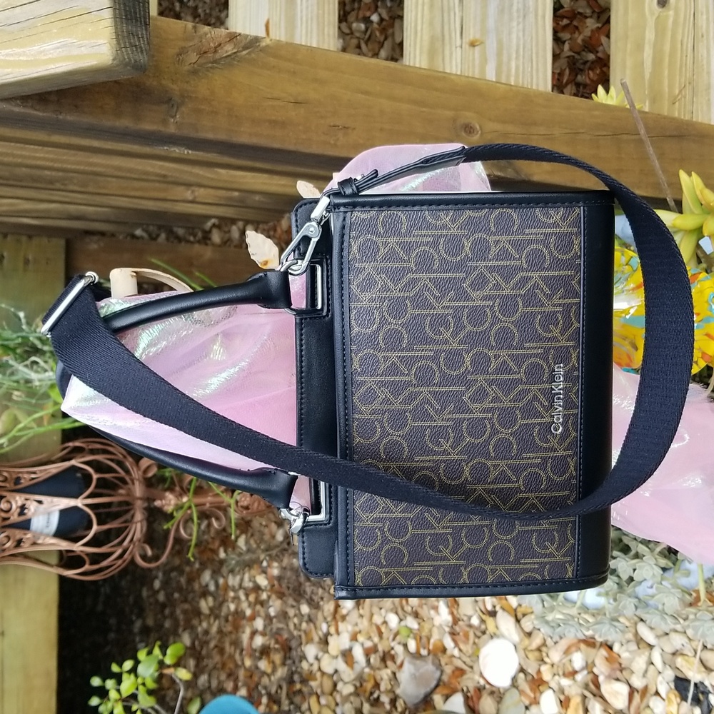 Fashionable Calvin Klein Handbag & Crossbody NWT Retail $ 198.